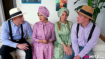 Madrastas Amish Compartilham Um Pau Grande Em Um Vídeo Quente